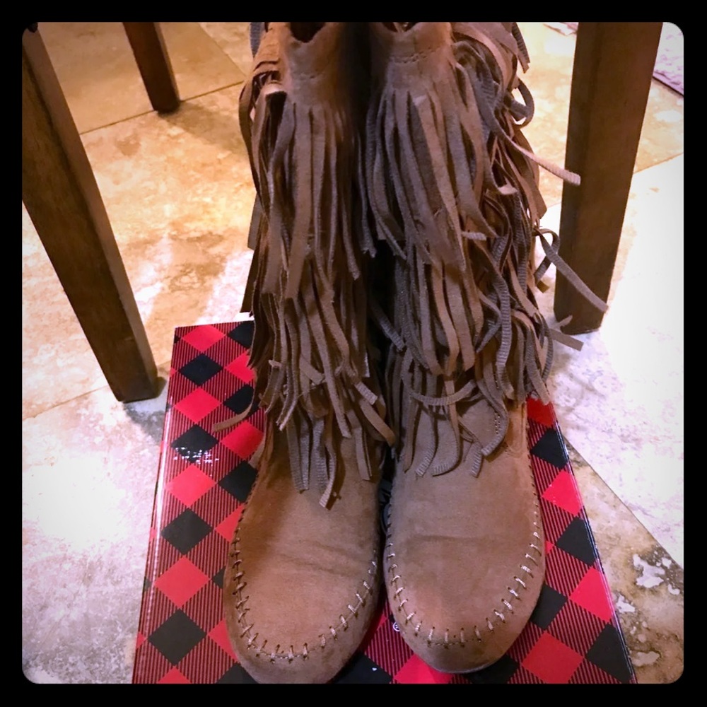 Fringe boots